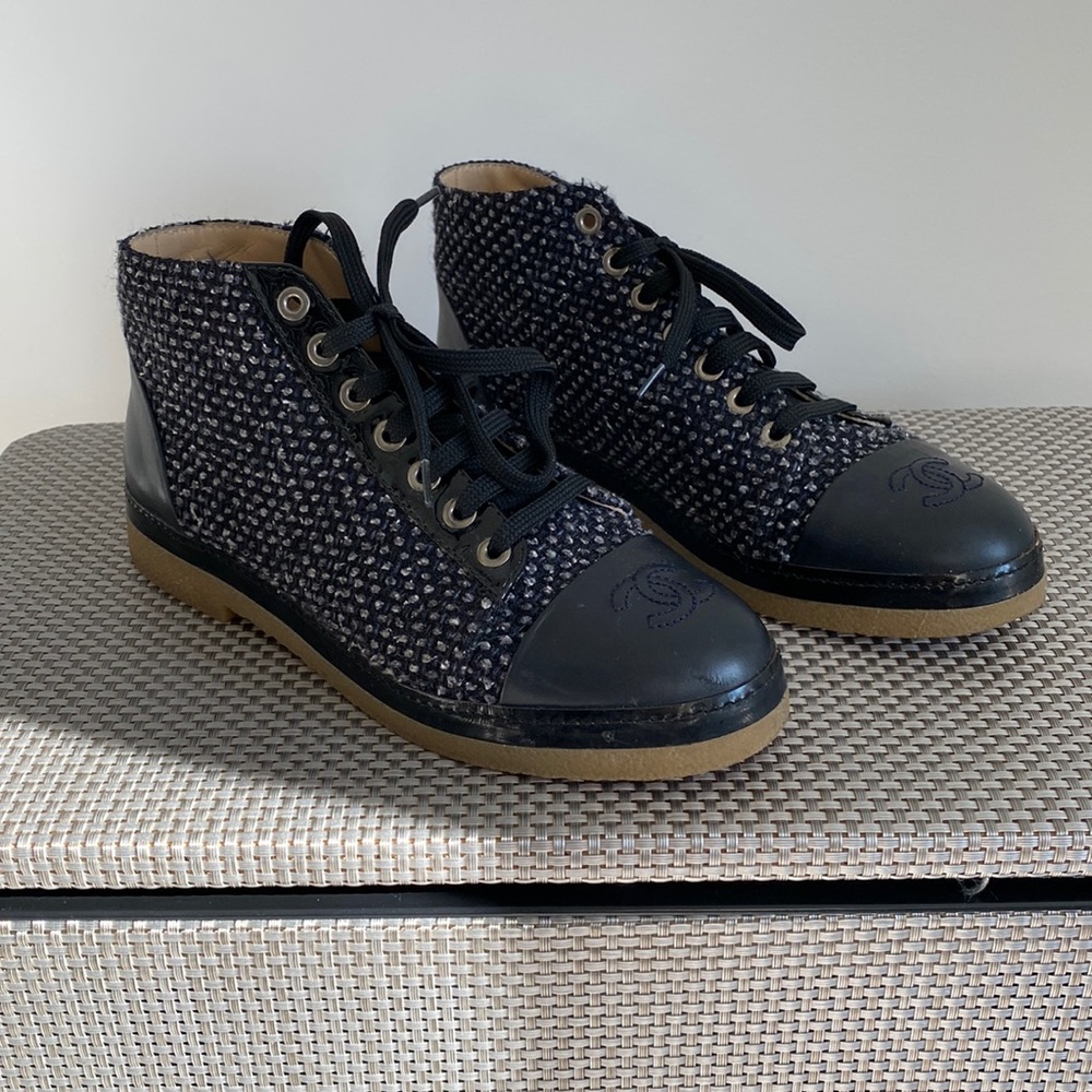 Chanel interlocking CC logo wedge sneaker